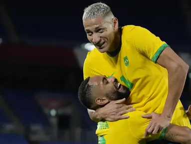 Usai melewati fase grup cabang sepak bola putra Olimpiade Tokyo 2020, telah tercipta 68 gol dari 24 laga, dengan rataan 2,83 gol tiap laga. Adalah striker Brasil, Richarlison yang sementara memimpin daftar top skor dengan membuat 5 gol. Berikut daftar lengkapnya. (Foto: AP/Kiichiro Sato)