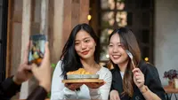 Holiday Dinner Safe: Liptint MAJIKA Tahan Lama Walau Dipakai Buat Makan