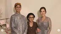 Potret lamaran putra Rini Soemarno, Yodhananta Suwandi dan Talita Setyadi. (dok. Instagram @mamiehardo/https://www.instagram.com/p/B8IMRdhHXt9//Tri Ayu Lutfiani)