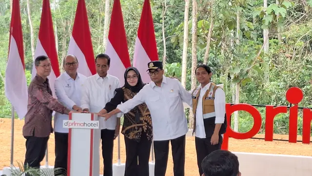 Presiden Joko Widodo atau Jokowi saat melakukan groundbreaking D'Prima Hotel Nusantara, IKN, Kalimantan Timur, Rabu (25/9/2024) (Istimewa)
