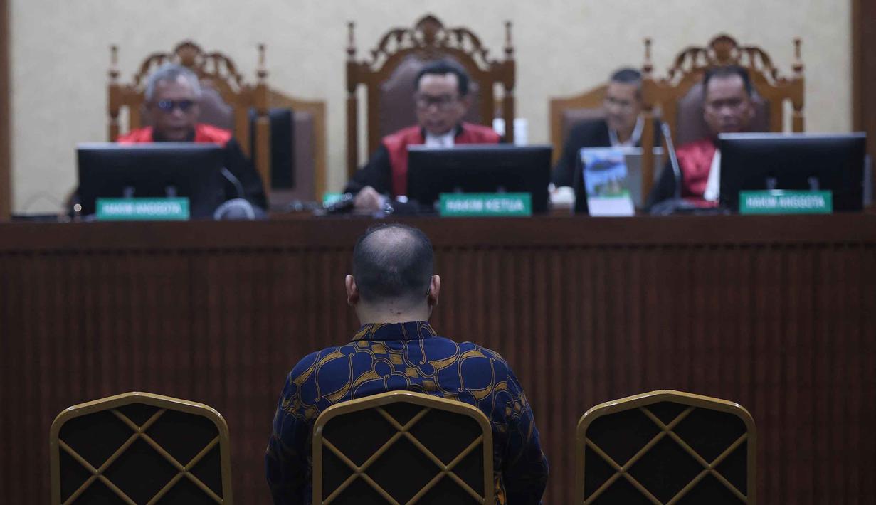 Mantan konsultan teknologi Kementerian Pendidikan, Kebudayaan, Riset, dan Teknologi (Kemendikbudristek), Ibrahim Arief alias Ibam juga dikenakan balasan denda sebesar Rp 500 juta subsider 120 hari pidana penjara. Tampak dalam foto, mantan konsultan teknologi Kementerian Pendidikan, Kebudayaan, Riset, dan Teknologi (Kemendikbudristek), Ibrahim Arief alias Ibam saat mengikuti sidang pembacaan putusan di Pengadilan Negeri Jakarta Pusat, Selasa (12/5/2026). (Kapanlagi.com/Budy Santoso)