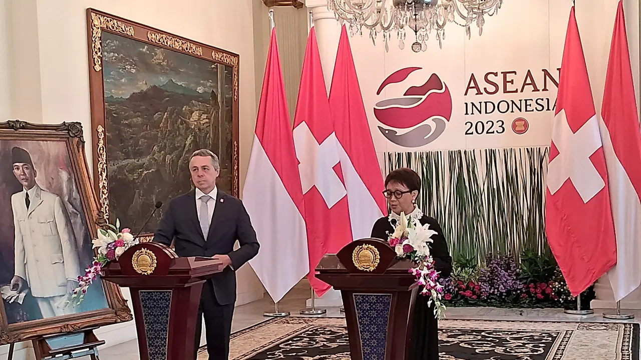 Menlu Swiss Ignazio Cassis dan Menlu RI Retno Marsudi di Gedung Kemlu, Jakarta, Rabu (2/8/2023).