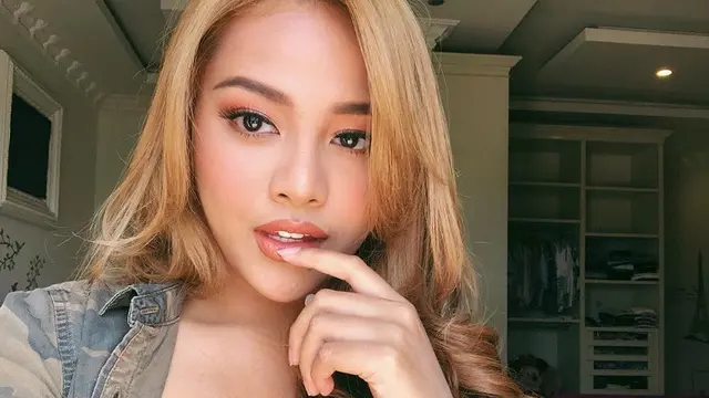 7 Transformasi Aurel Hermansyah dari Remaja Hingga Bercadar di Tanah Suci