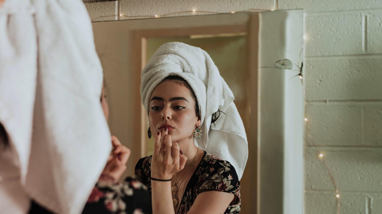 5 Cara Mendapatkan Bibir Merah Muda secara Alami dengan Perawatan Rumahan