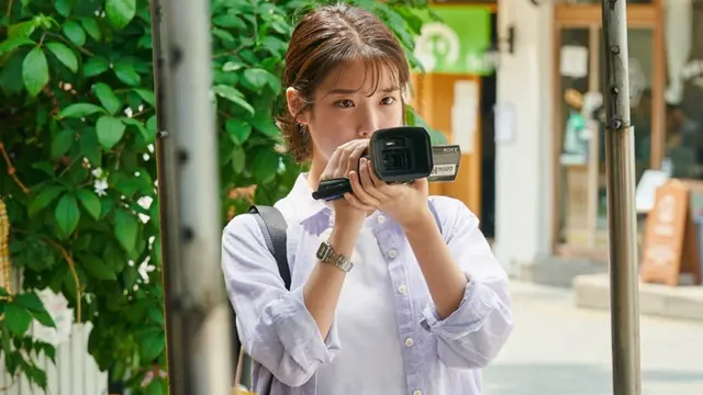 IU dalam film Korea Dream. (Megabox Plus M via Soompi)