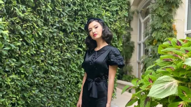 6 Gaya Raline Shah dengan Gaya Vintage Ini Menawan