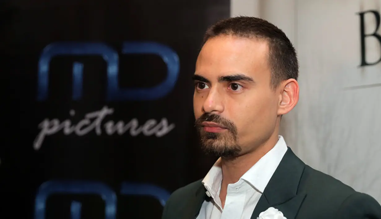 "Seru sekali, kita menemukan sebuah chemistry, ngobrol-ngobrolnya, nyaman sekali, enak buat kerjasama," kata Ashraf Sinclair di XXI Epicentrum, Kuningan, Jakarta Selatan, Senin (12/2/2018). (Adrian Putra/Bintang.com)