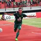 Irfan Jaya Persebaya (Liputan6.com/Dimas Angga P)