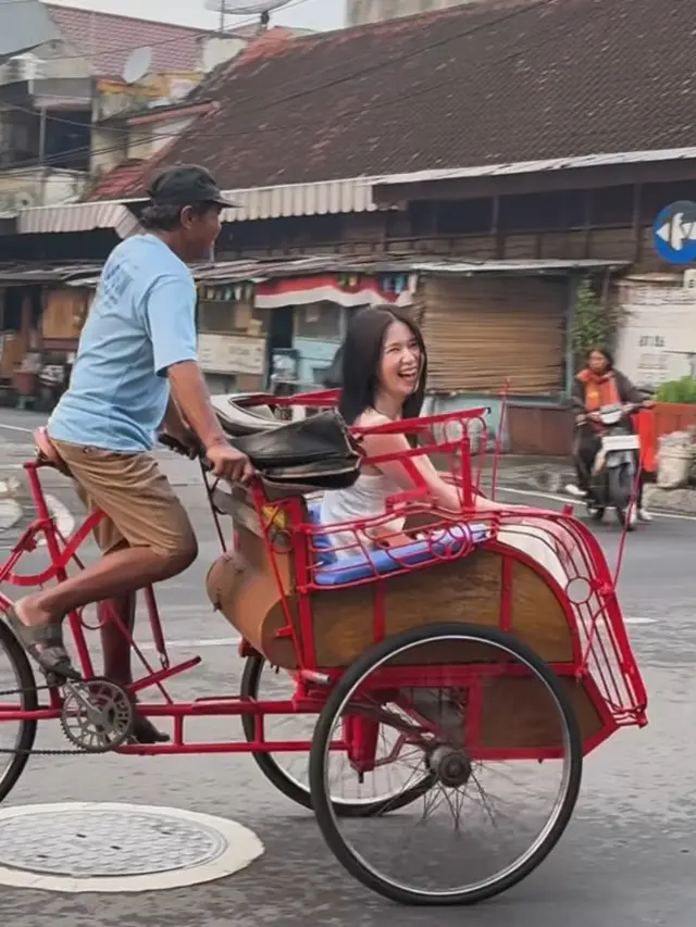 Laura Basuki Berada di Yogyakarta. [@laurabas]