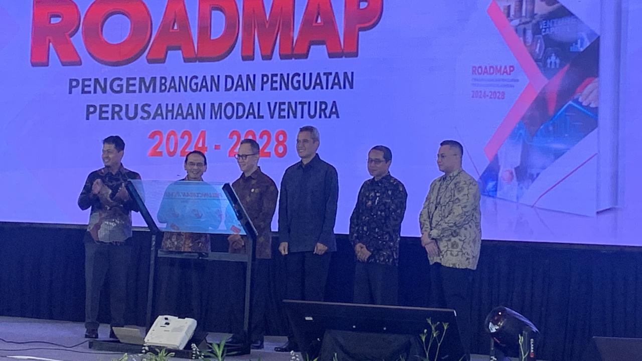 Ketua Dewan Komisioner OJK Mahendra Siregar dalam acara Peluncuran Roadmap Perusahaan Modal Ventura di Hotel Mulia, Jakarta pada Selasa (22/1/2024).