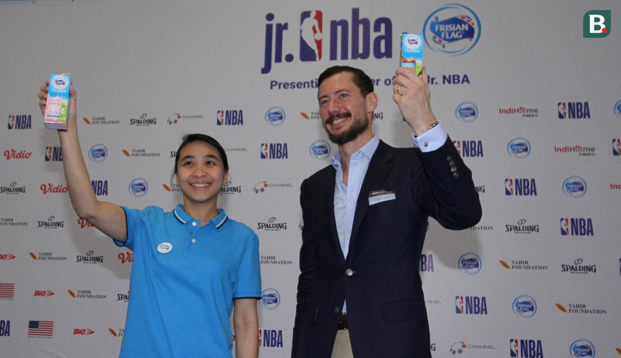 VP of Global Partnership NBA Asia, Francesco Suarez saat membuka pelatihan basket oleh Jr NBA di Cilandak Sports Center, Jakarta, Sabtu (24/3/2018). Jr NBA program pembinaan global memperkenalkan basket kepada anak-anak. (Bola.com/Asprilla Dwi Adha)