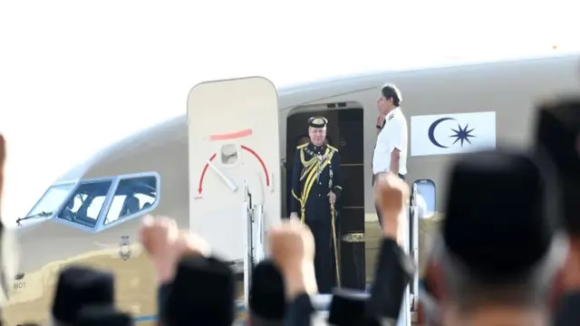 Raja Malaysia ke-17 Sultan Ibrahim Sultan Iskandar menuju Istana Negara pada 31 Januari 2024. (Departemen Informasi Malaysia)