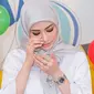 6 Potret Amel Alvi, DJ Cantik yang Mulai Belajar Berhijab (sumber: Instagram.com/amelalvireal)