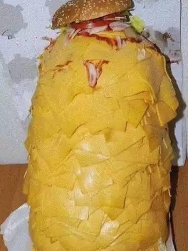 7 Potret Bentuk Burger Absurd, Bikin Bingung Cara Makannya