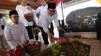 Ketua Umum Partai Kebangkitan Bangsa (PKB) Abdul Muhaimin Iskandar alias Cak Imin melakukan ziarah ke makam Presiden pertama sekaligus Proklamator RI, Soekarno atau Bung Karno di Kota Blitar, pada Selasa (27/9/2022). (Foto: Dokumentasi PKB).