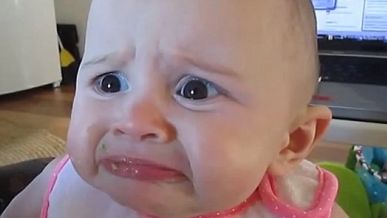 Lucunya Reaksi Bayi Saat Pertamakali Makan Avokad