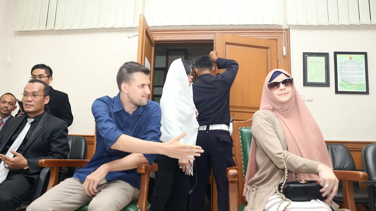 [Bintang] Risty Tagor dan Stuart Collin