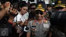 Kapolri Jenderal Tito Karnavian tiba di lokasi ditemukannya bom aktif di Tangerang Selatan (Tangsel), Rabu (21/12). Menurut Tito bom yang ditemukan diduga berdaya ledak rendah low explosive karena berbahan potasium nitrat. (Liputan6.com/Helmi Afandi)
