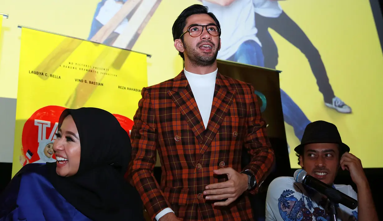 Film Talak 3 bergenre drama-komedi juga dibintangi oleh Laudya Cynthia Bella dan Vino G. Bastian. Akan dirilis di bioskop pada 4 Februari mendatang. (Deki Prayoga/Bintang.com)