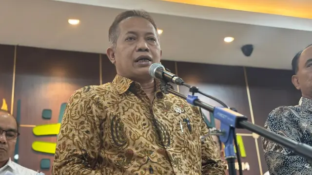 Kemenkop Wajibkan Industri Pengolahan Serap Susu dari Peternak Sapi Lokal