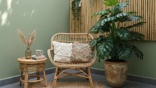 7 Kombinasi Furnitur dan Tanaman untuk Bikin Teras Kecil Jadi Cozy, Inspirasi Santai ala Kafe di Rumah