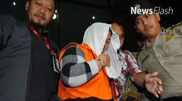 KPK terus menelusuri keterlibatan Andy Purnomo, anak pertama tersangka kasus dugaan suap jual beli jabatan di Klaten, Jawa Tengah, Sri Hartini.