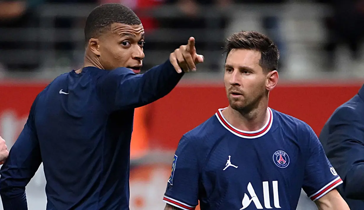Pada laga debutnya, Messi mengiringi PSG meraih kemenangan 2-0 atas Reims pada duel di Stadion Stade Auguste-Delaune II. Dua gol PSG diborong Kylian Mbappe pada menit ke-16 dan 63. Messi tidak mencetak gol. (Foto: AFP/Franck Fife)