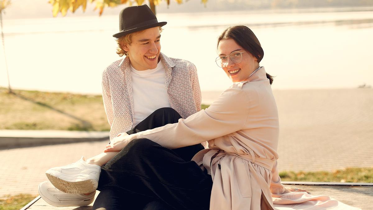 5 Kode dari Cowok Tanda Dia Suka, Jangan Sampai Salah Paham