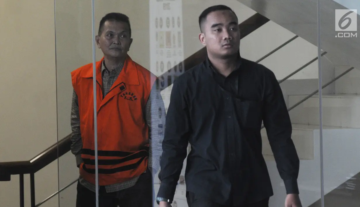 Mantan anggota DPRD Sumut 2009-2014, Musdalifah bersiap menjalani pemeriksaan KPK, Jakarta, Senin (3/12). Musdalifah diperiksa terkait Pengesahan Perubahan APBD 2013, 2014 dan 2015 oleh mantan Gubernur Sumut Gatot Pujo Nugroho. (Merdeka.com/Dwi Narwoko)