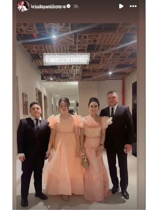 6 Potret Krisdayanti di Malam Resepsi Nadine Kaiser, Tampil Senada dengan Amora