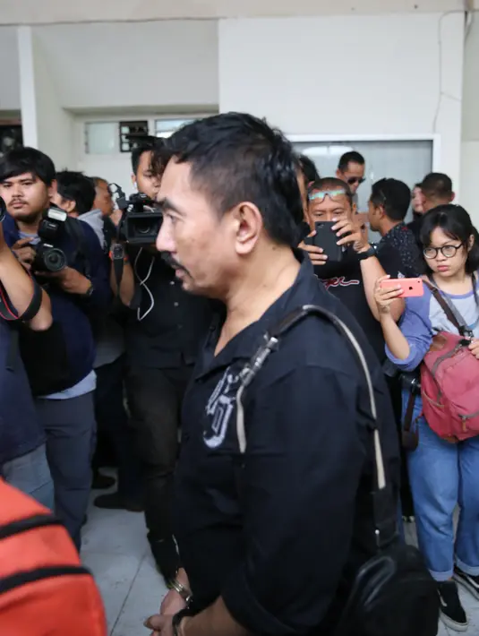 Vonis Gatot lebih ringan dari tuntutan. Seperti diketahui, Gatot dituntut 15 tahun penjara lantaran melakukan persetubuhan dengan wanita berinisial CT yang saat itu berusia 16 tahun. (Adrian Putra/Bintang.com)