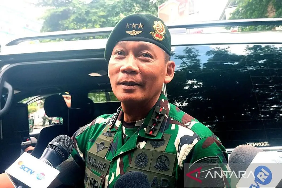 Pangkostrad) Letnan Jenderal TNI Mohammad Fadjar