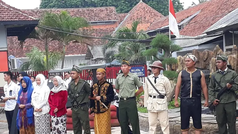 Para narapidana berkostum ala Pahlawan Nasional