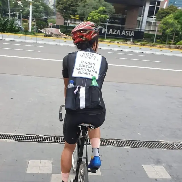 6 Potret Pesan Lucu Pesepeda Agar Tak Jadi Sasaran Begal