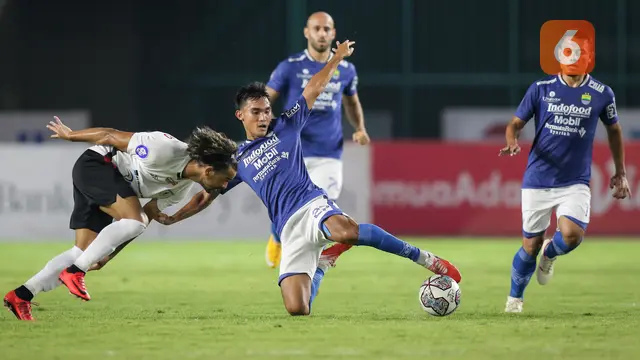 Foto: Belum Terkalahkan, Persib Gusur Bhayangkara FC dari Puncak Klasemen usai Gulung Persipura Jayapura dalam BRI Liga 1