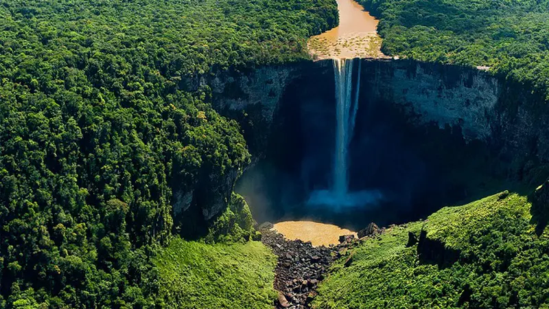 [Bintang] Tertambat oleh 10 Air Terjun Paling Memesona dari Seluruh Dunia