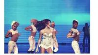 Top 3 Hari Ini: Agnez Mo Hobi Pakai Kemben Seksi