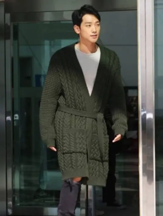 “Biaya keseluruhan pernikahanku hanya sedikit di atas dua juta won (sekitar Rp 25 Juta),” tutur Rain saat diwawancara di acara televisi Korea bertajuk Carefree Travelers di JTBC. (Instagram/taehee35)