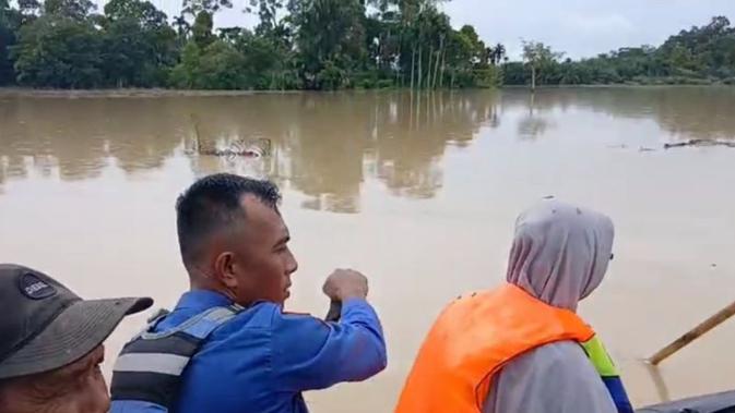 Momen Dramatis Penyelamatan Lansia Dua Hari Terjebak Banjir