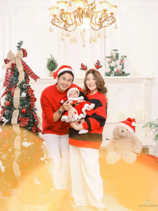 Gaya Pemotretan 6 Selebriti Bertema Natal, Penuh Suka Cita