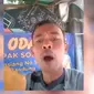 Ade Londok mempromosikan Odading Mang Oleh. (Liputan6.com/Huyogo Simbolon)