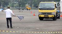 Suasana test drive truk terbaru Mitsubishi fuso model Canter dan Fighter X di ICE BSD, Tangerang (25/03/2022). Kedua model truk ini mengadopsi mesin 4V21 untuk Canter dan mesin 6M60 untuk Fighter X dengan teknologi Common Rail yang dapat menghasilkan tenaga mesin maksimal.(Liputan6.com/Fery Pradolo)