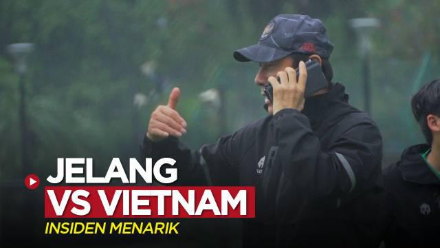 Berita video insiden menarik yang terjadi jelang laga Timnas Indonesia kontra Vietnam pada semifinal Piala AFF 2022, Rabu (4/1/2023) sore hari WIB.