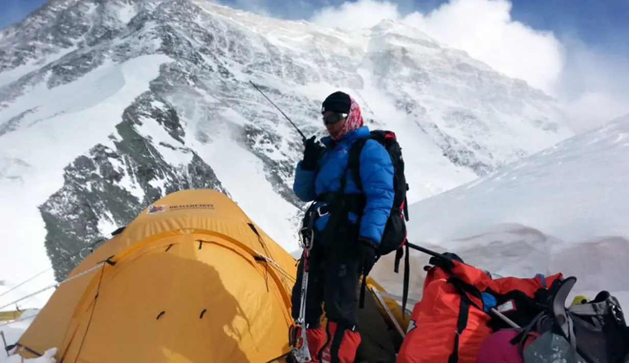 Malavath Poorna (13 tahun), menjadi pendaki perempuan termuda yang berhasil menggapai puncak Everest yang memiliki ketinggian 8.848 mdpl. (AFP PHOTO/SOCIAL WELFARE RESIDENTIAL EDUCATIONAL INSTITUTIONS SOCIETY)