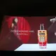 TRESemmé hadir sebagai official hair partner yang membawa standar rambut salon quality ke dalam dunia The Devil Wears Prada 2. Kolaborasi ini terasa relevan karena tidak hanya berhenti di layar, tetapi juga ingin mengajak perempuan Indonesia merasakan hal yang sama dalam kehidupan sehari-hari. (foto/dok: fimela.com/sitinurarisha)