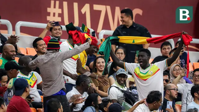 Foto: Aksi Kocak Suporter Senegal saat Piala Dunia U-17 2023, Bawa Galon hingga Pamer Juggling di Tribune