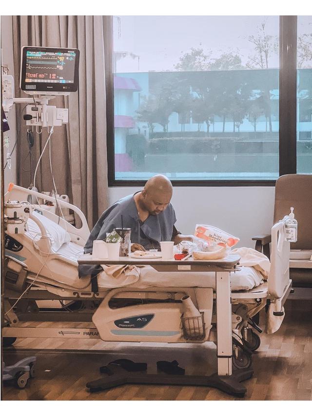 6 Potret Kenangan Istri Babe Cabita Temani Suami Sakit, Tegar Lebaran Bareng Anak