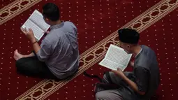 Hari ini, Sabtu 1 Maret 2025 menjadi awal masuknya bulan suci Ramadan 1446 Hijriah. (BAY ISMOYO/AFP)