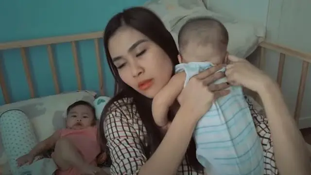 Perdana Asuh Si Kembar Tanpa Babysitter, Ini 7 Potret Perjuangan Syahnaz Sadiqah