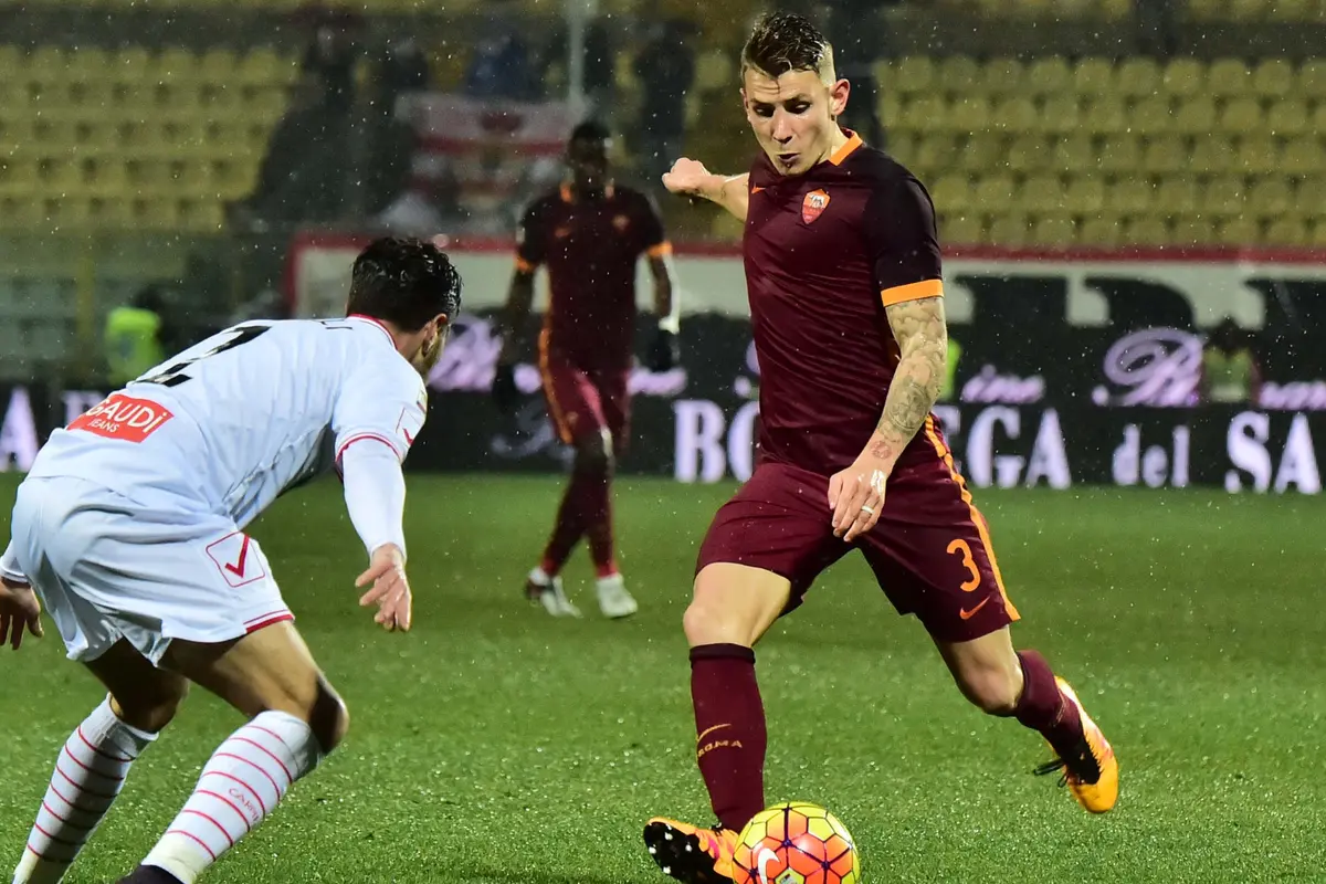 Gol Berkelas Bek AS Roma Buat Kiper Tak Berdaya